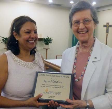 Rosa Mendoza receives the 2013 CHM Peace & Justice Award